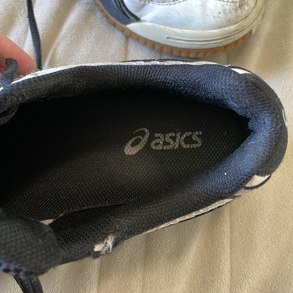 ASICS athletic basketball/volleyball shoes - Picture 4 of 4